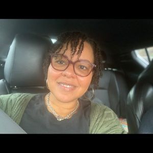 Meet your Posher, Tia